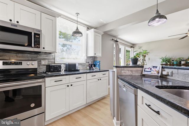 68 BUTTERNUT RD, Levittown, PA 19057