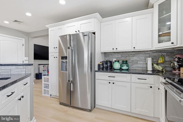 68 BUTTERNUT RD, Levittown, PA 19057