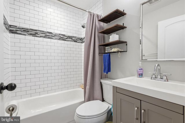 68 BUTTERNUT RD, Levittown, PA 19057