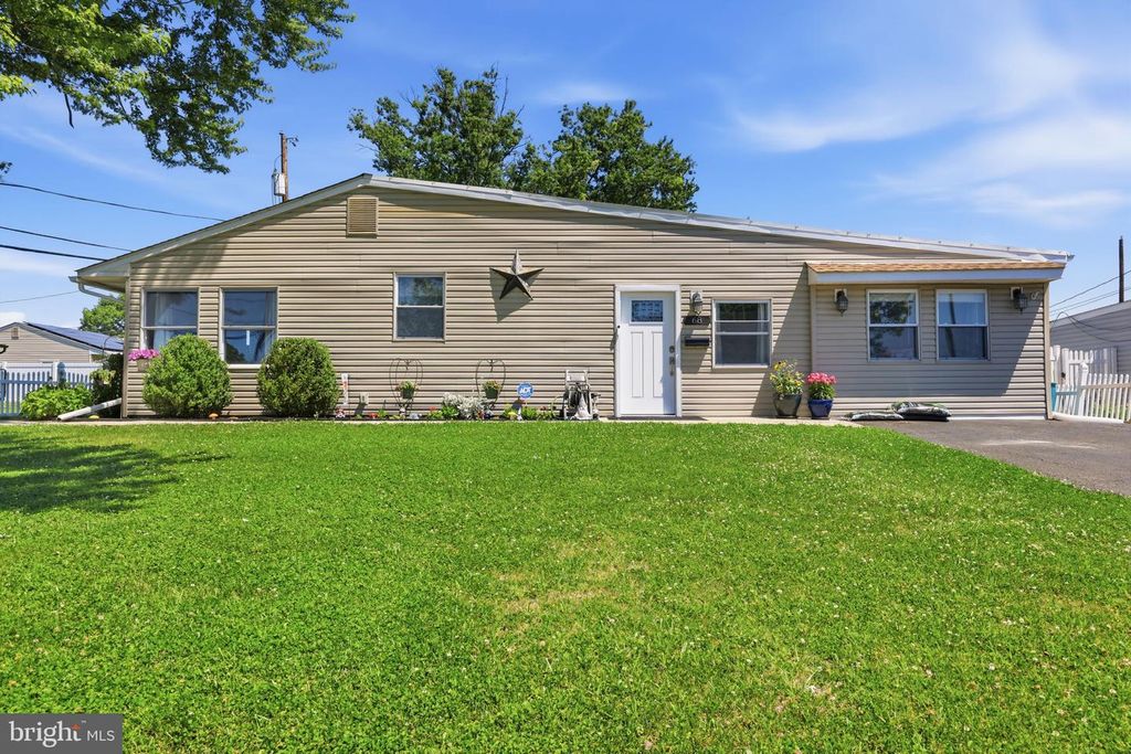 68 BUTTERNUT RD, Levittown, PA 19057