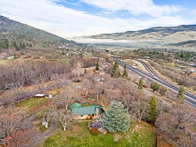4260 Clayton Road, Ashland, OR 97520