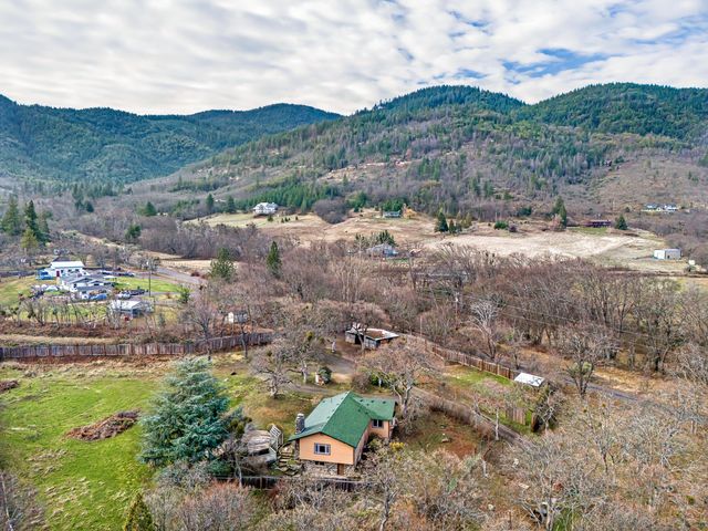 4260 Clayton Road, Ashland, OR 97520