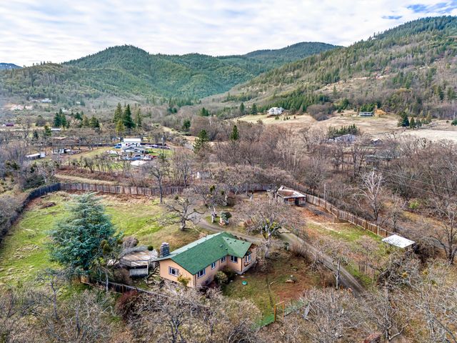 4260 Clayton Road, Ashland, OR 97520