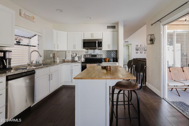 3638 W WAHALLA Lane, Glendale, AZ 85308