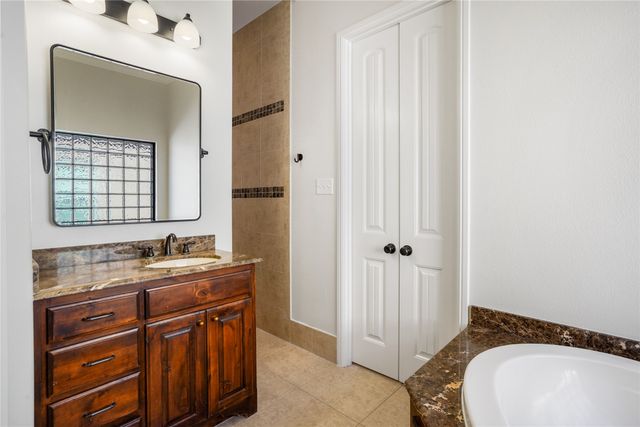 5919 Dry Creek Lane, Arlington, TX 76017