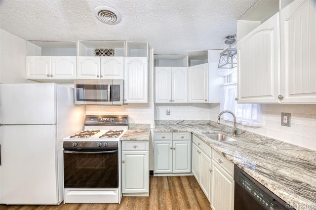 19305 Wall Street, Melvindale, MI 48122