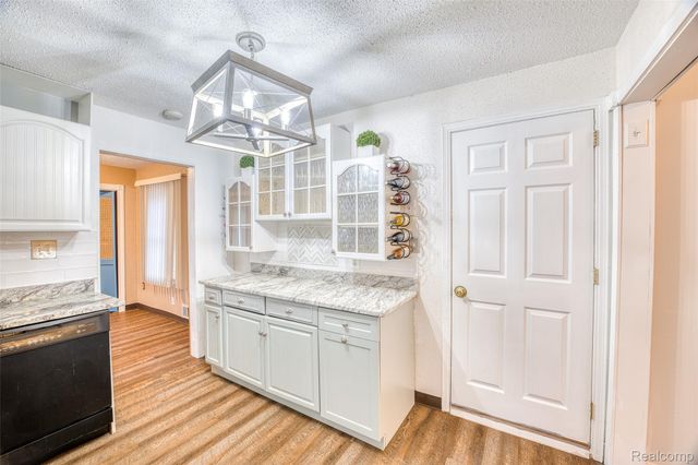 19305 Wall Street, Melvindale, MI 48122