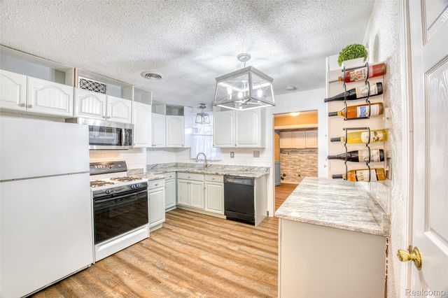 19305 Wall Street, Melvindale, MI 48122