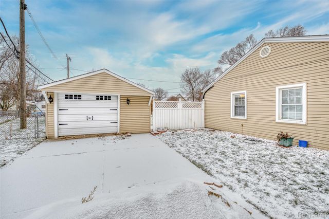 19305 Wall Street, Melvindale, MI 48122