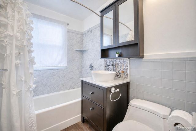 19305 Wall Street, Melvindale, MI 48122