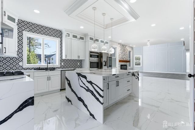 4 Hemlock Drive, Edison, NJ 08820