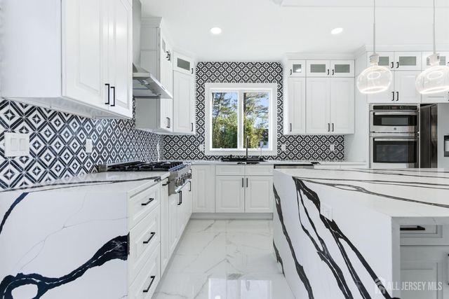 4 Hemlock Drive, Edison, NJ 08820