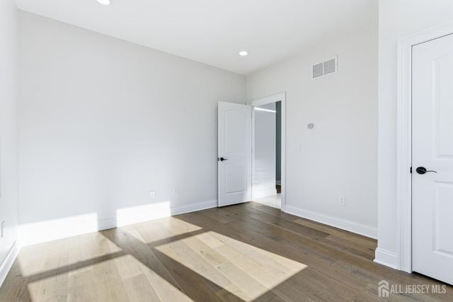 4 Hemlock Drive, Edison, NJ 08820