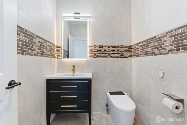 4 Hemlock Drive, Edison, NJ 08820