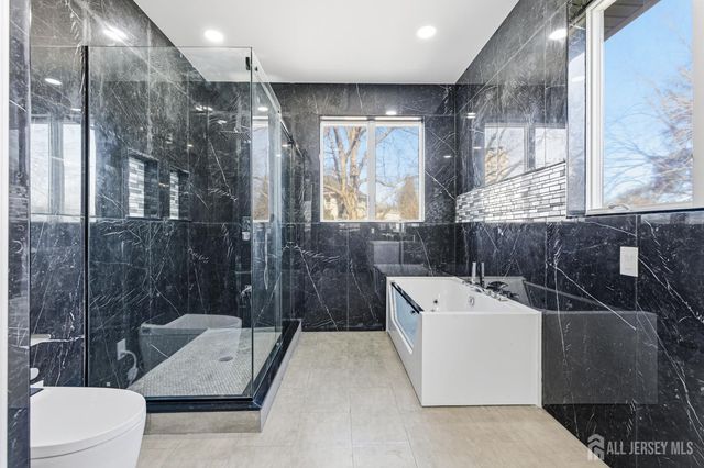 4 Hemlock Drive, Edison, NJ 08820