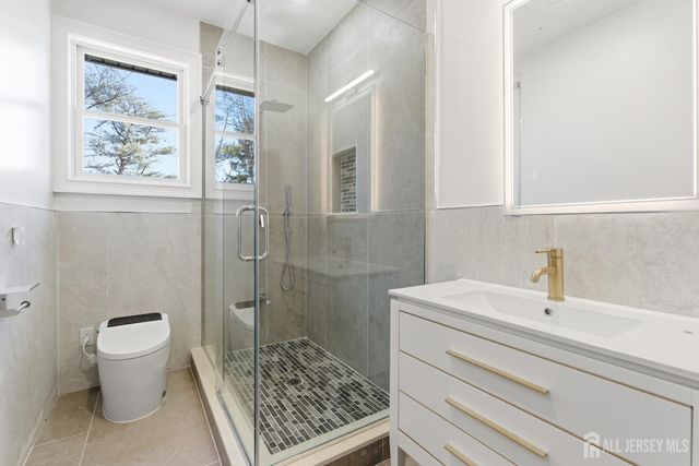 4 Hemlock Drive, Edison, NJ 08820