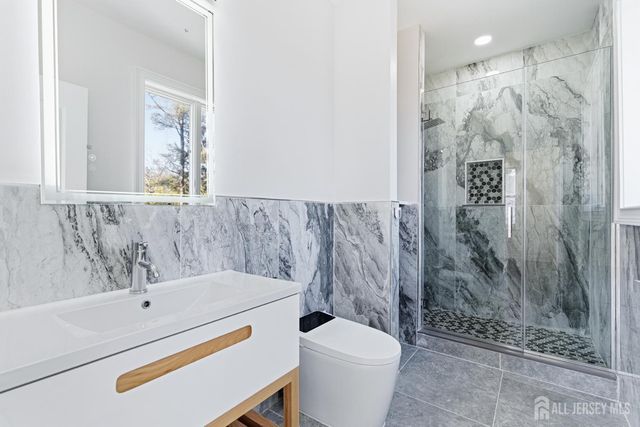 4 Hemlock Drive, Edison, NJ 08820