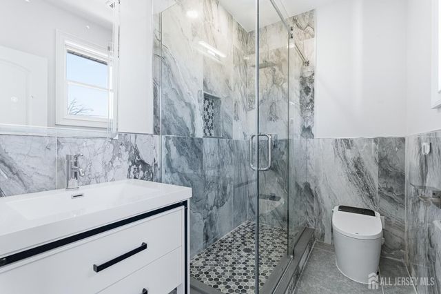 4 Hemlock Drive, Edison, NJ 08820