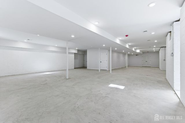 4 Hemlock Drive, Edison, NJ 08820