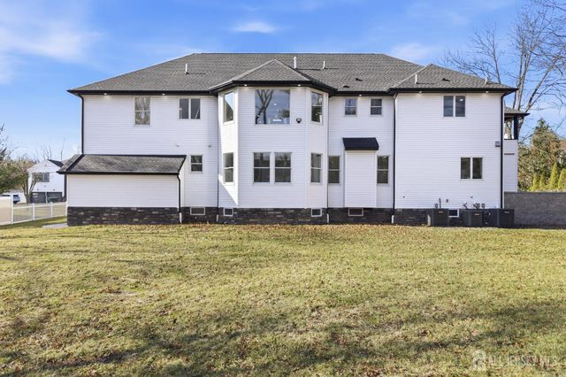 4 Hemlock Drive, Edison, NJ 08820