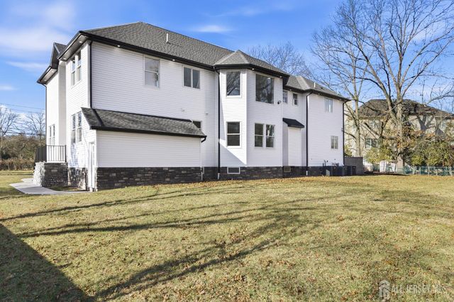 4 Hemlock Drive, Edison, NJ 08820