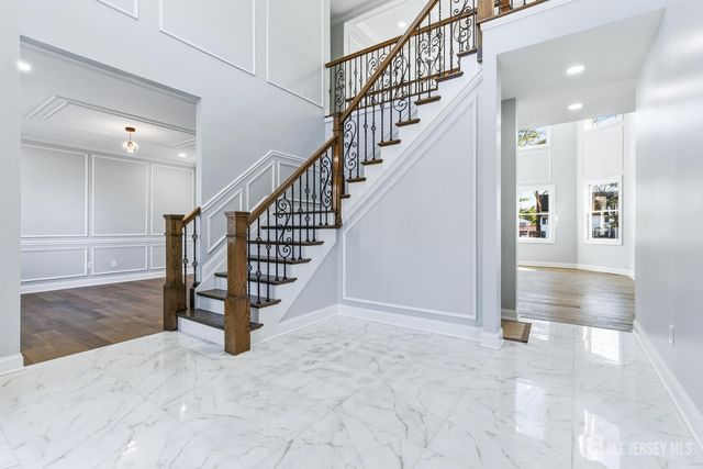 4 Hemlock Drive, Edison, NJ 08820