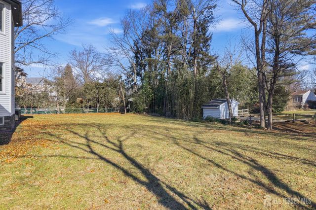 4 Hemlock Drive, Edison, NJ 08820