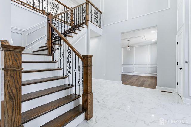 4 Hemlock Drive, Edison, NJ 08820