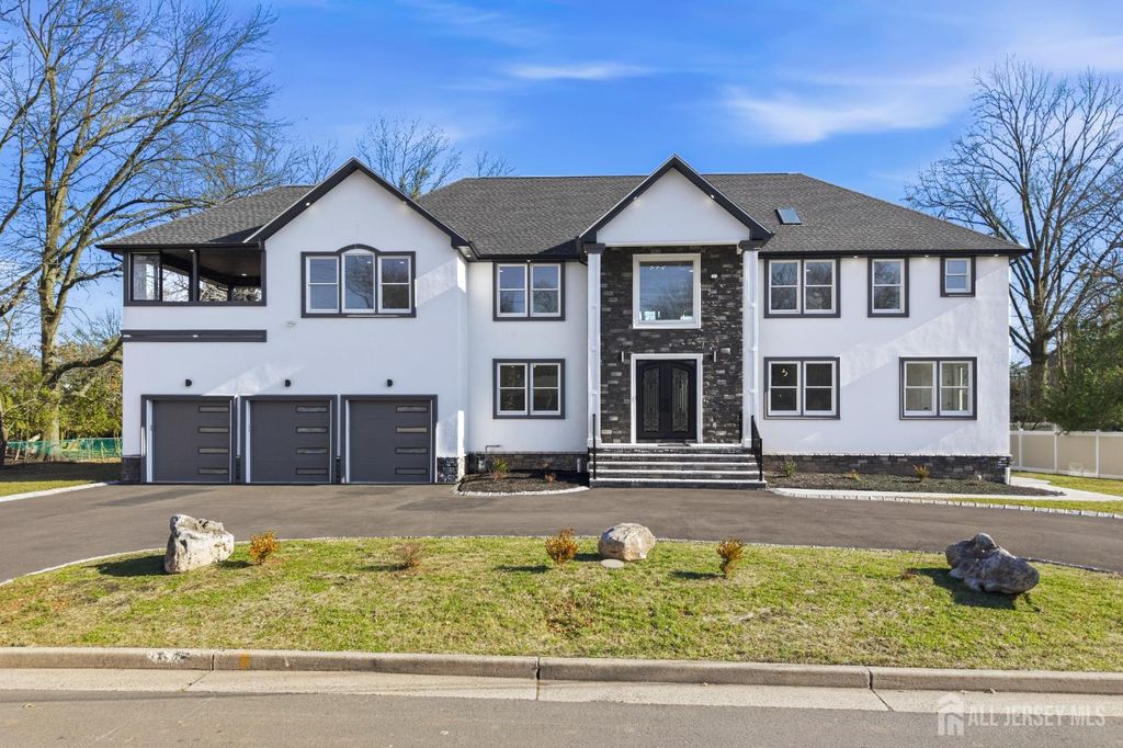 4 Hemlock Drive, Edison, NJ 08820