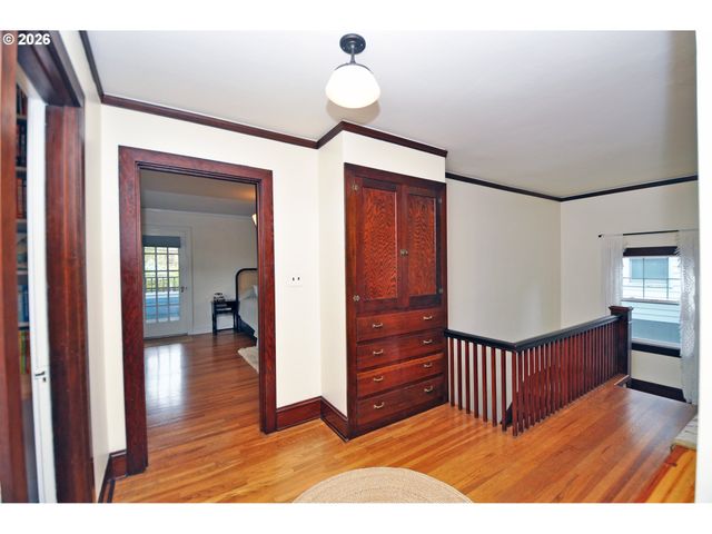 2426 Se MARKET St, Portland, OR 97214