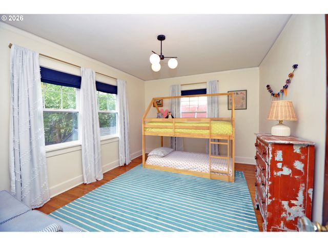 2426 Se MARKET St, Portland, OR 97214