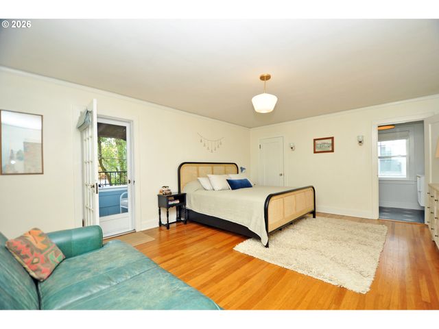 2426 Se MARKET St, Portland, OR 97214