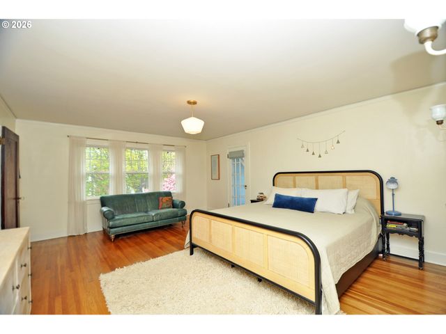 2426 Se MARKET St, Portland, OR 97214