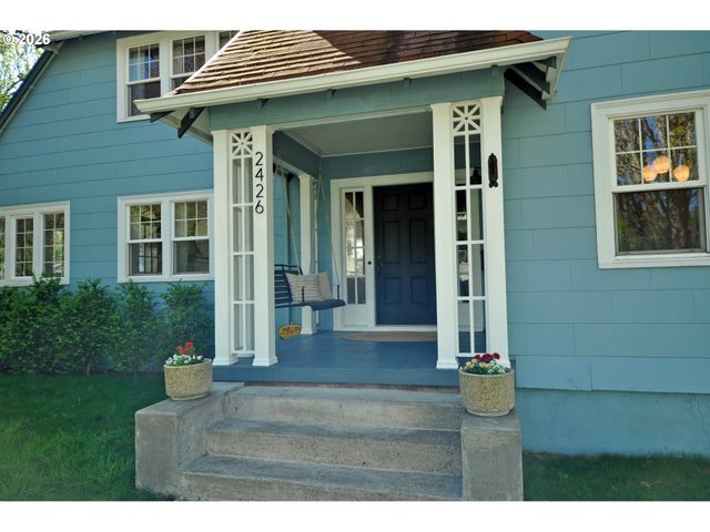 2426 Se MARKET St, Portland, OR 97214