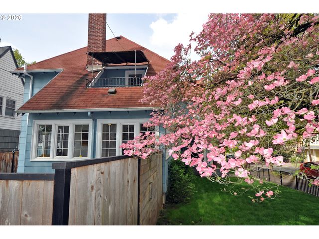 2426 Se MARKET St, Portland, OR 97214