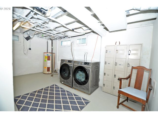 2426 Se MARKET St, Portland, OR 97214