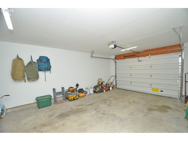 2426 Se MARKET St, Portland, OR 97214