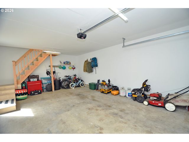 2426 Se MARKET St, Portland, OR 97214