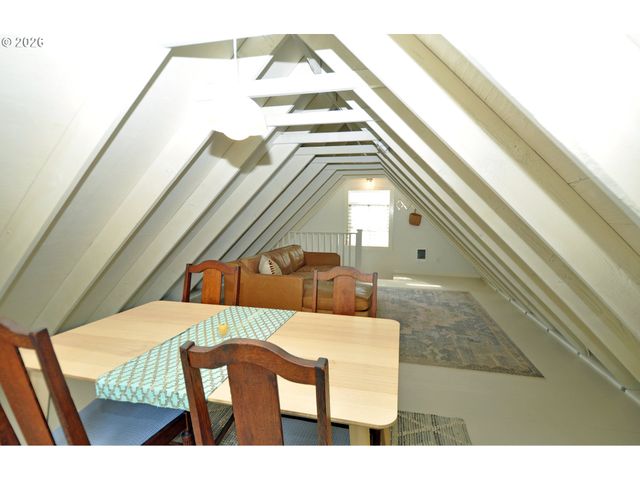 2426 Se MARKET St, Portland, OR 97214