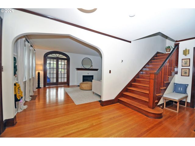 2426 Se MARKET St, Portland, OR 97214