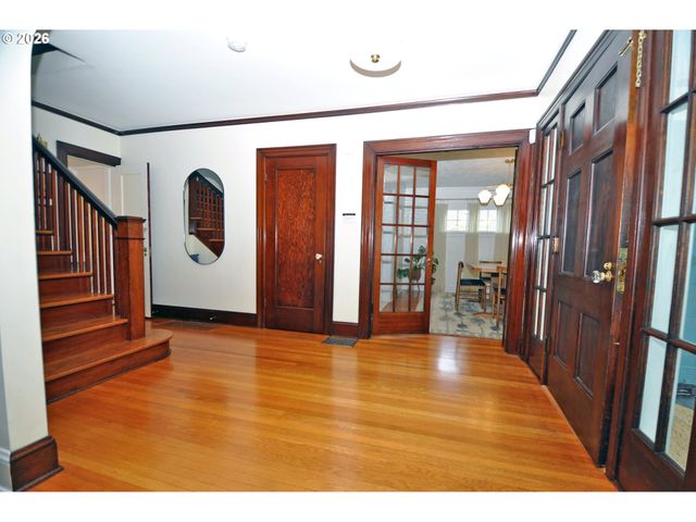 2426 Se MARKET St, Portland, OR 97214