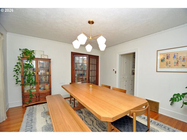 2426 Se MARKET St, Portland, OR 97214