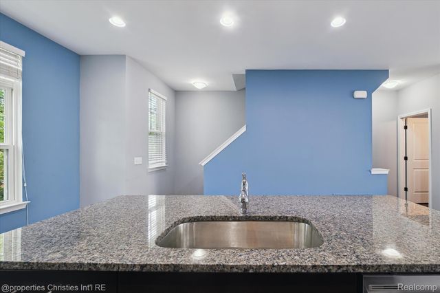 1051 N Sherman Drive B19, Royal Oak, MI 48067