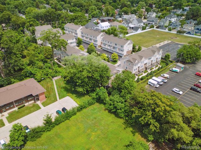 1051 N Sherman Drive B19, Royal Oak, MI 48067