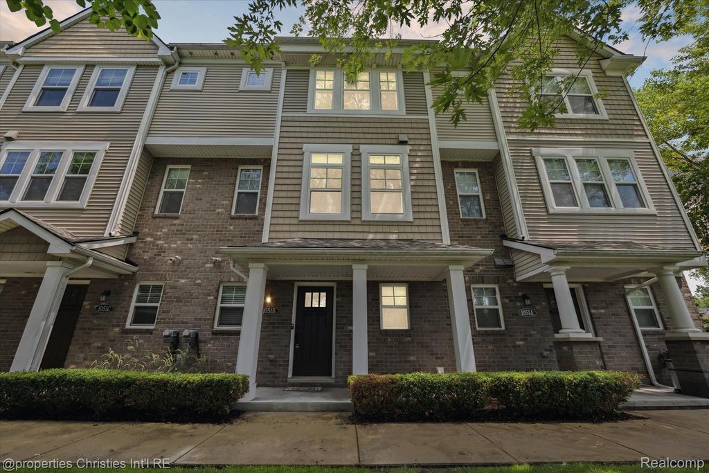 1051 N Sherman Drive B19, Royal Oak, MI 48067