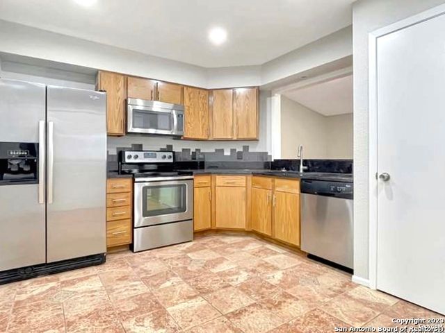 11520 Huebner Rd Apt 107, San Antonio, TX 78230
