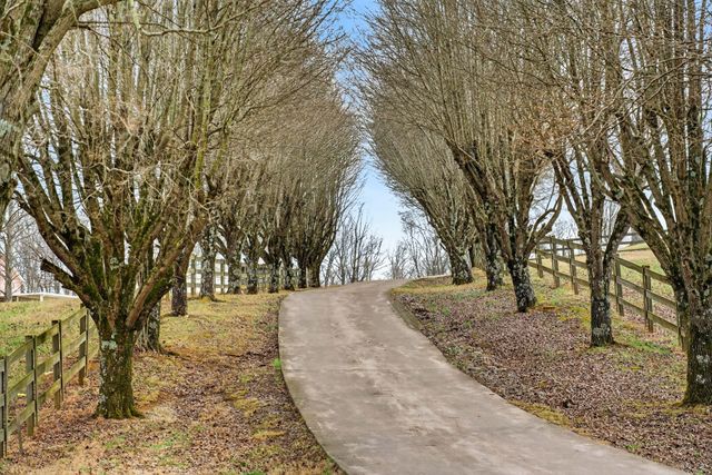 3146 Old Greenbrier Pike, Greenbrier, TN 37073