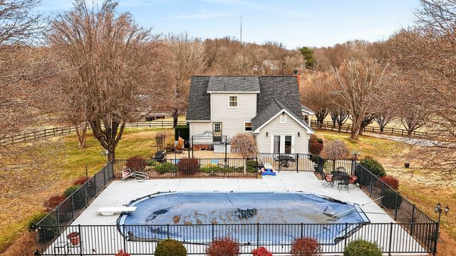 3146 Old Greenbrier Pike, Greenbrier, TN 37073