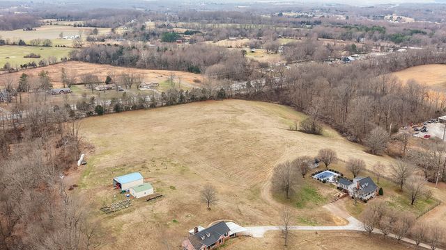 3146 Old Greenbrier Pike, Greenbrier, TN 37073