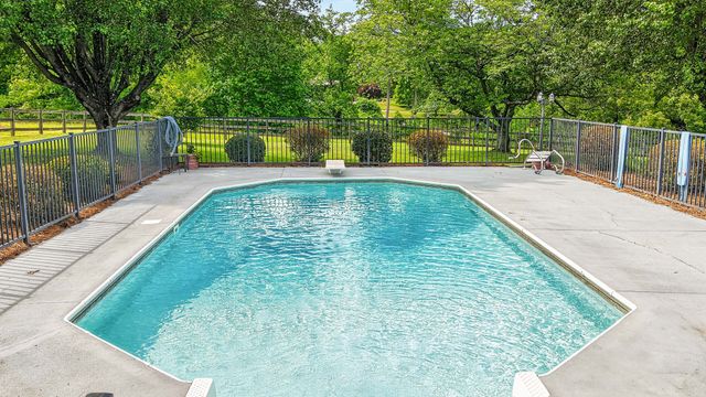 3146 Old Greenbrier Pike, Greenbrier, TN 37073